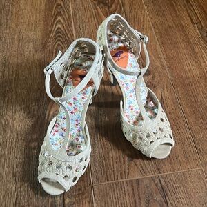 Women’s t strap heels